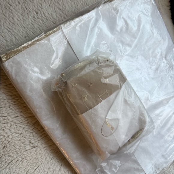 Made for Dior NEW Elegant Gold Tote and Pouch - Picture 3 of 4